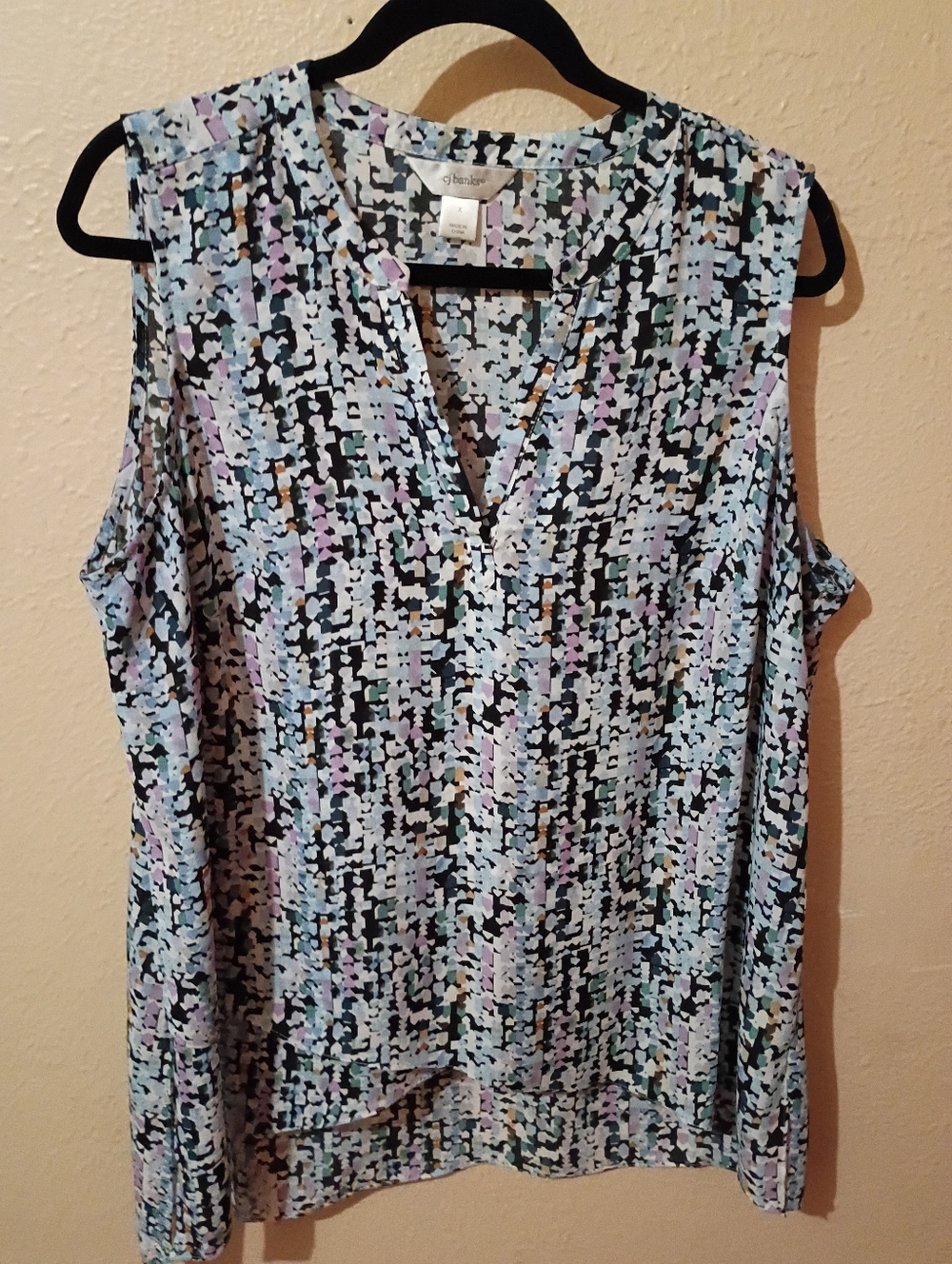 CJ Banks Size X Sleeveless V-Neck Blouse